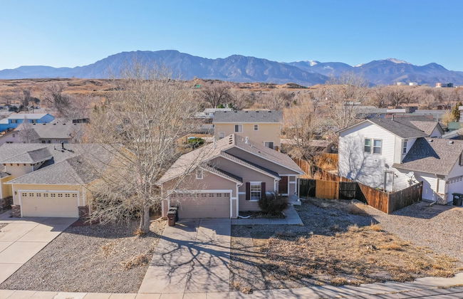 South Side COS & Ft. Carson Value Stay! Dogs OK! - Foto 23