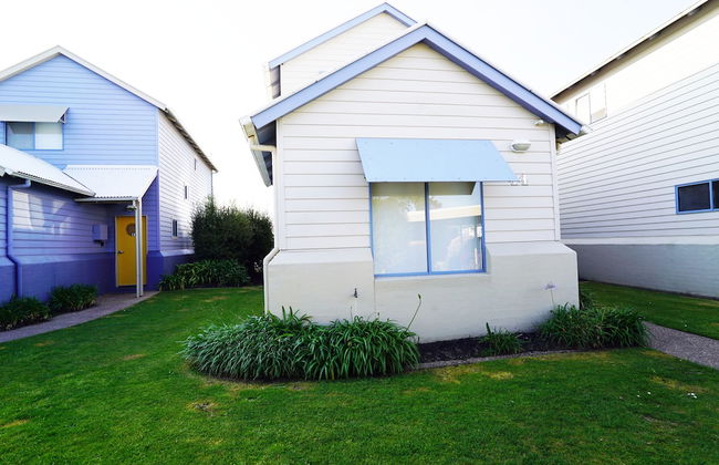 Captains Cove Resort - Waterfront Apartment - Photo 24