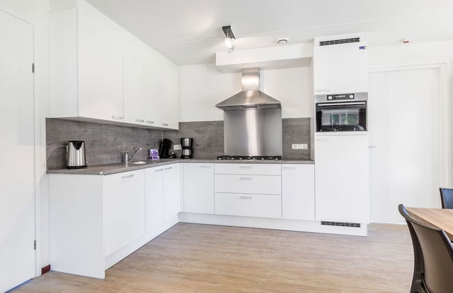 Luxurious Villa With Hot Tub and Sauna - Photo 4