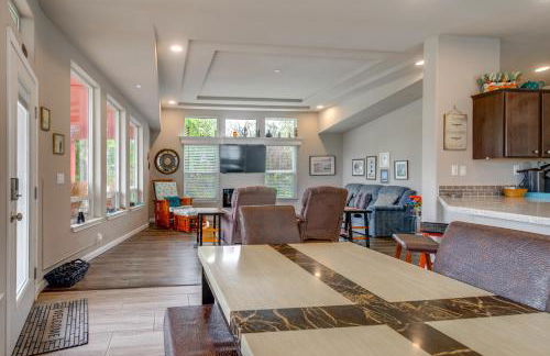 Ocean Shores Retreat with Porch and Canal Views! - Foto 8