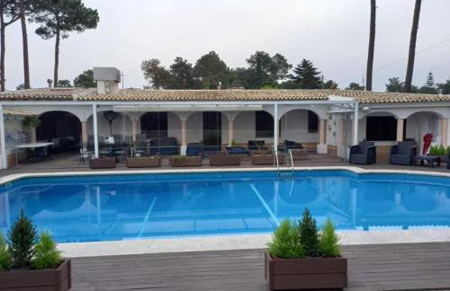 Elegant Villa in Corroios with Private Pool - Foto 28