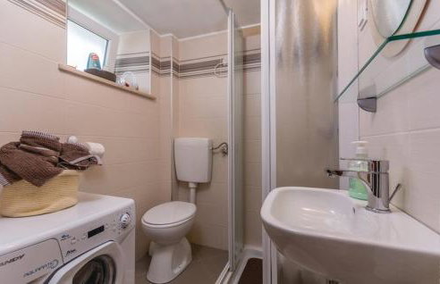 Apartment Nena- apartman sa posebnim ulazom u prizemlju, terasom i zelenom okućnicom - Foto 22