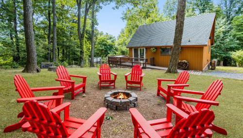 Quaint Loft Cabin w Hot Tub, FirePit, Deck & Grill - Foto 3, Garden