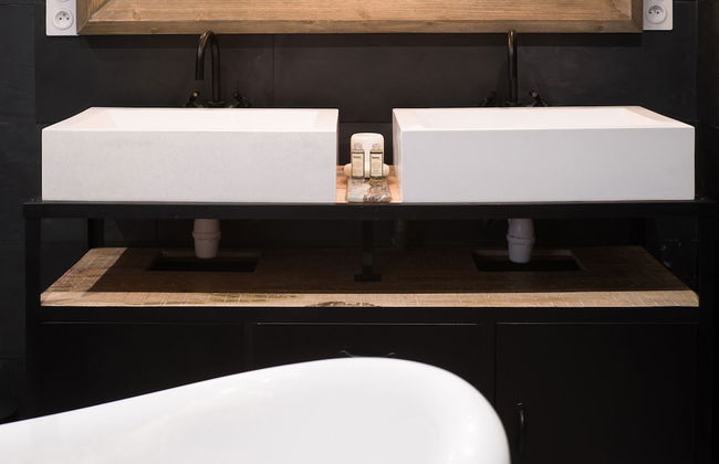 The Royal Elysée Suite - Photo 22