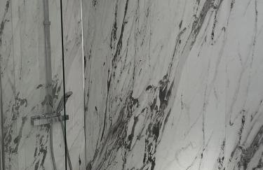 New 2-bed 2-bath detached flat with garden - Photo 13