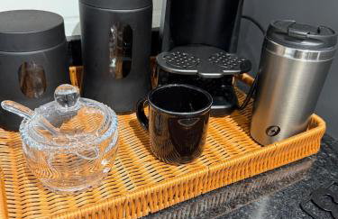 Studio 63 novo, luxuoso e completo com ar condicionado e cama Queen Size - Centro Mogi - Até 4 Pessoas - Foto 78