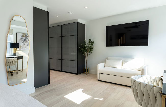 Townhouse on Canal - Photo 11