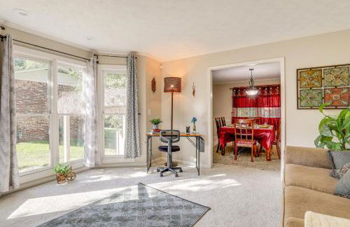 6 Mi to Stone Mountain Park Home with Deck! - Foto 13