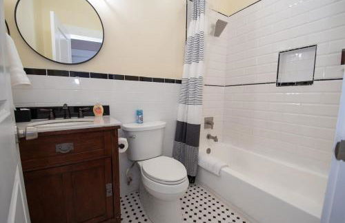 Luxe 6BR Escape Sleeps 24, Private Parking only 5min to Mid&Dtwn ATL - Foto 16