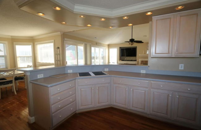 Coastal Escape w Pool Pool Table Walk to Beach - Foto 32