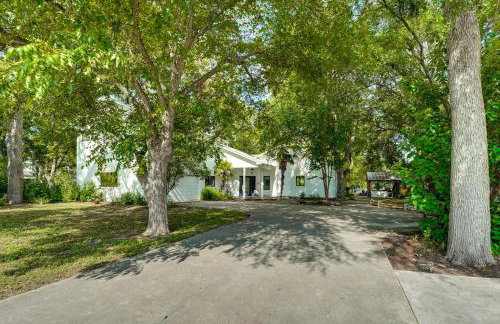 4-Season Boathouse, Hot Tub! Guadalupe River Oasis - Foto 53