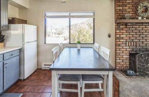 Cozy Cabin Retreat with Scenic Views cabin - Foto 5