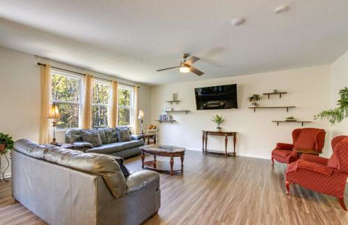 Private Backyard! Spacious Home 25 Mi to Columbus - Foto 5