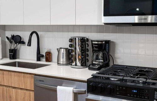 Steps from the Lake Edgewater Modern 2BD 2BA - Photo 16