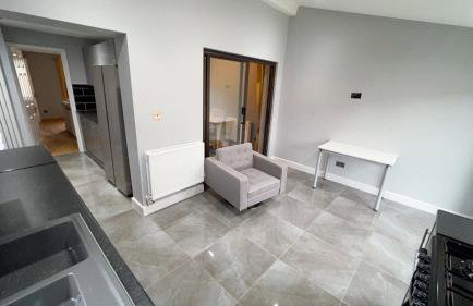 Cosy 4 bedroom holiday let Stevenage 22mins from London on the train - Foto 36