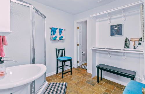 8 Mins to SPI Beach Spacious 3BR with Backyard - Foto 36