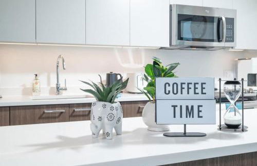 Central Square 3BR Condo with Downtown View Gym and Parking - Foto 13