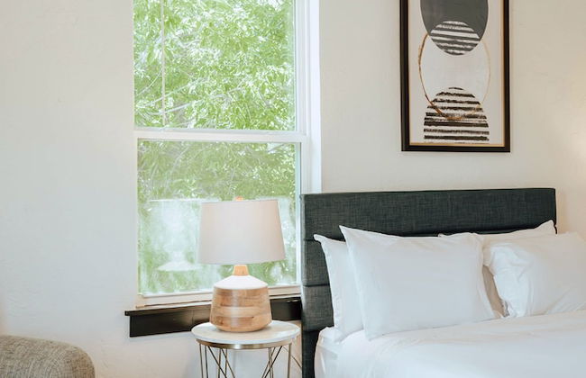 Cozy 6BR Home Near Plaza Dist -sleeps 15 - Photo 27