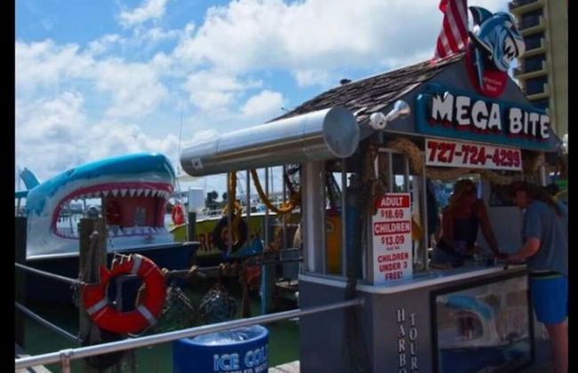 2 Bedroom Waterfront Pool Side! - Foto 41