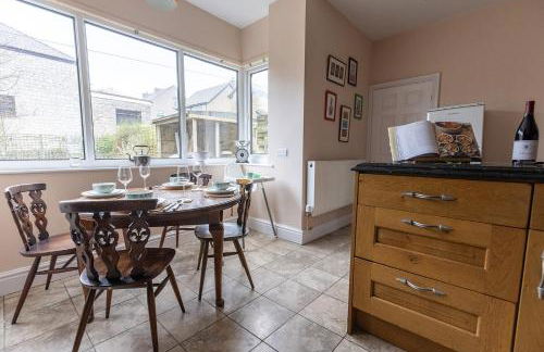 CLIFTON BANK - Characterful & Cosy Home in Buxton, Peak District - Photo 5