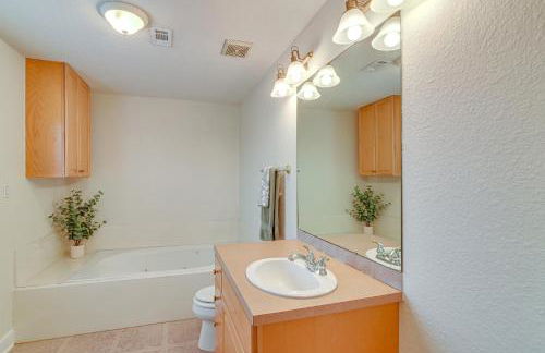 Downtown Kemah Rental about 3 Blocks to Boardwalk! - Foto 12