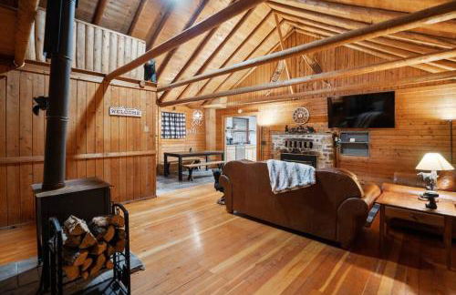 Cozy Bear-Themed Mountain Cabin, Relaxing Hot Tub - Foto 29