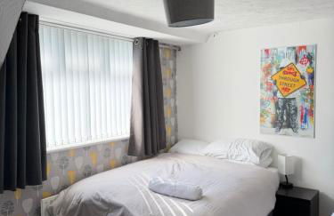 Families and Contractors Dudley DY1 - Foto 4