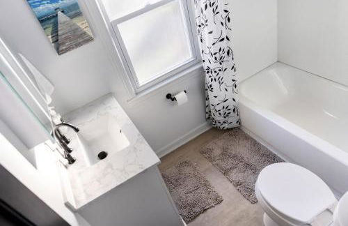 Euclid Near Lake Erie Cleveland king bed - Foto 52