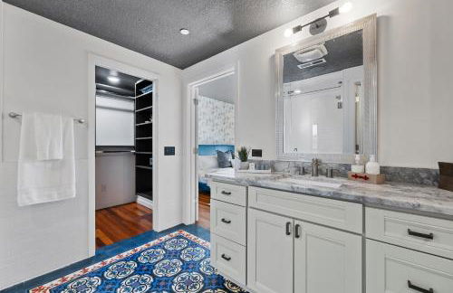 Iowa River Landing steps to Xtream Arena & Coralville Convention Center - Foto 29