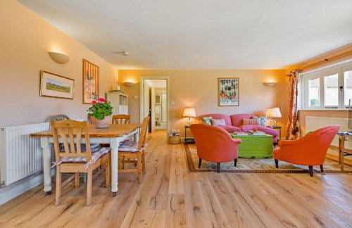 Idyllic Cottage in South Oxfordshire - Photo 2