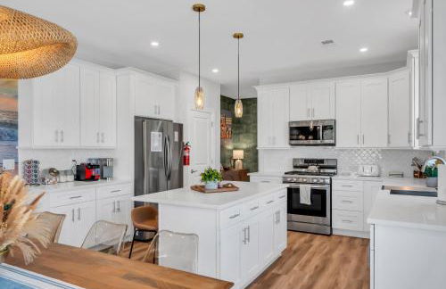 1 Block to Beach, Park 3 cars, Game Room and Balcony - Foto 6