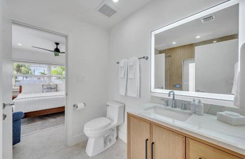 180 of Waterfront Heated Pool Walk To Beach Paradise Point Key RESIDENCES - Foto 27