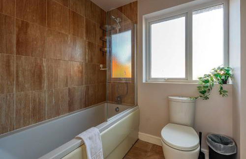 Noah Suite - Central 2BR Apartment with Parking & WIFI - Foto 13