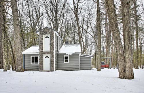 Remote Michigan Retreat on 10 Acres with Grill! - Foto 1