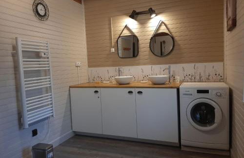 Gîte paisible dans une ancienne ferme avec WIFI et parking à Saint-Bresson - FR-1-583-440 - Foto 13