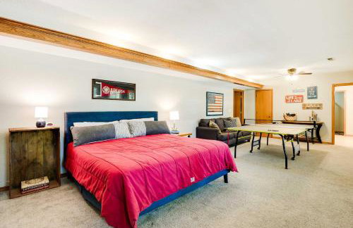 Spacious Home on Beaver Lake with Deck and Fire Pit! - Foto 13