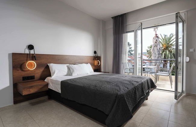 Danae Comfort Living - Photo 20