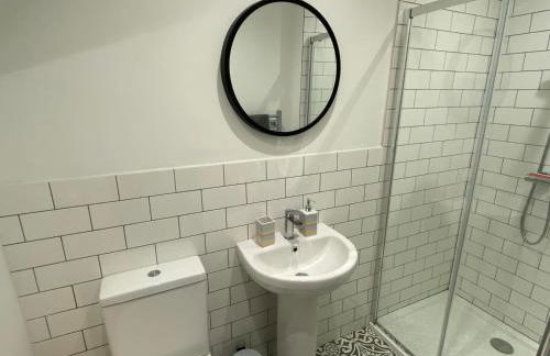 The Old Bank Beautiful Cotswold House with Huge Garden - Photo 22