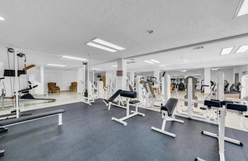 Modern Resort Condo - Pools, Courts & Scenic Views - Foto 21