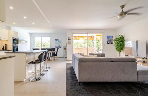 Newly Built Apartment with Pool, Walk to the Beach - Foto 25