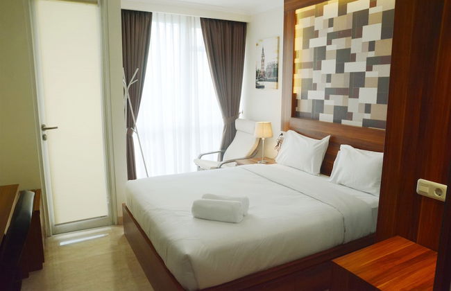 Warm and Best Studio Menteng Park Apartment - Photo 1