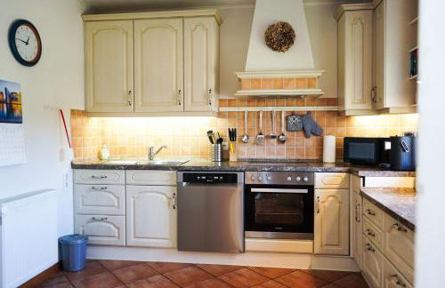 Gemütliches Haus mit großem traumhaften Garten - Foto 7