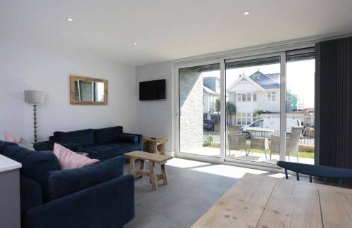 MERAKI 4 by BOURNECOAST - A Modern Apartment with a Patio and Parking - Sea Glimpses - FM8413 - Foto 9