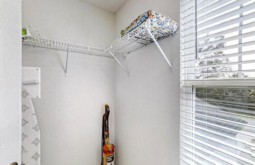 Newly-built 2-story home near the ocean with patio, washer/dryer, streaming - Photo 29