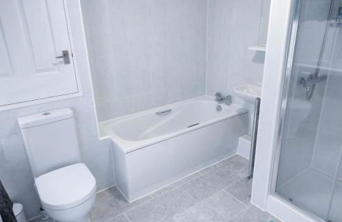 Station Cottage - Gorgeous property with breathtaking views of Neyland Waterway - Photo 16