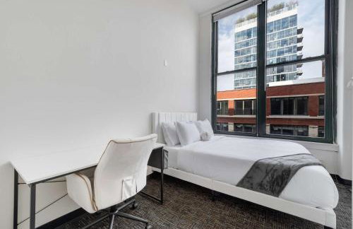 West Loop - City Views With In & Out Parking 2 - Photo 21