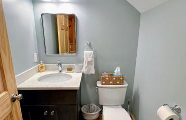 R8 Luxury Bretton Woods Ski-In Ski-out townhome next to beginner ski area w fast wifi and keyless entry - Foto 48