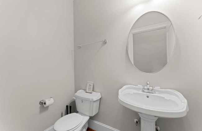 Whitetail Cove by Avantstay Lakefront w/ Pool + Private Dock Sleeps 20 - Photo 26