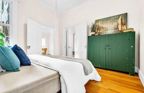 Local Landmark - Gorgeous Historic Home - Foto 9