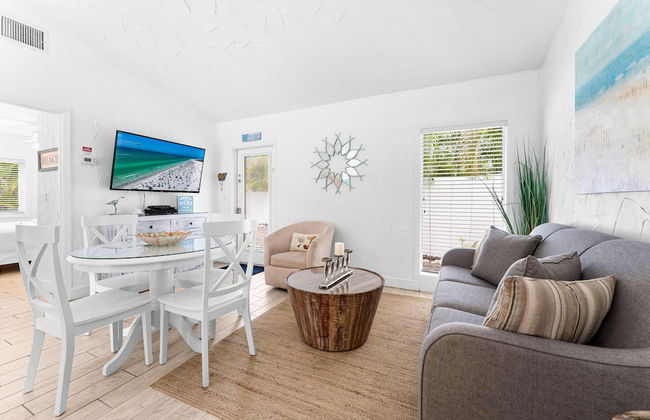 Crescent Beach Villas - West by Beachside Management - Photo 9